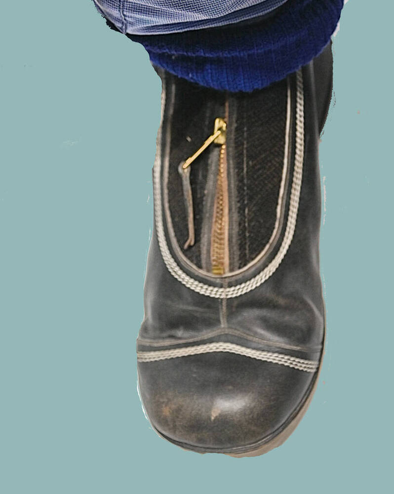 Ботинок на правую ногу из профилактического нагрузочного костюма Пингвин-3.