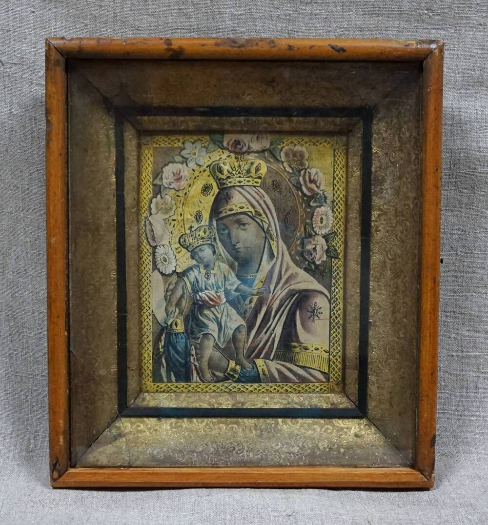 Икона с изображением Божьей матери, именуемой Милующая