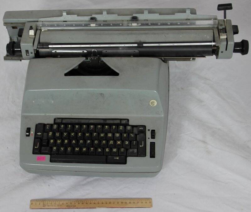 Электрическая пишущая машинка Ятран