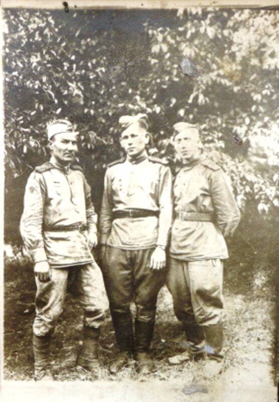 Фотография групповая (ч/б). Сидоренко Н.Н. с товарищами. Германия, г. Берлин (?), 1945г (?).