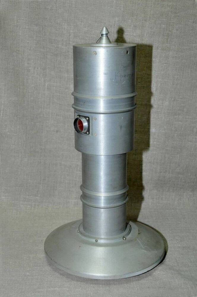 Макет корпуса электронагревательной камеры /ЭНК/ установки Сплав-01, предназначенной для экспериментов по получению в условиях невесомости различных материалов. Технологический дубликат.