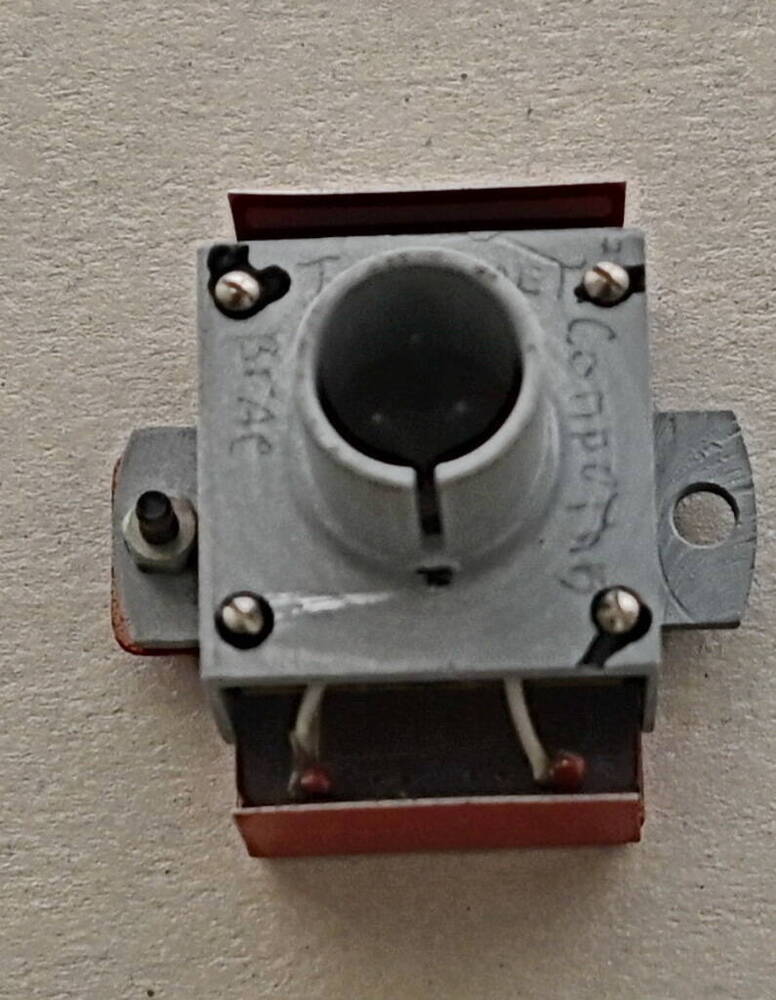 Термометр сопротивления, устанавливаемый на высотных геофизических автоматических системах.