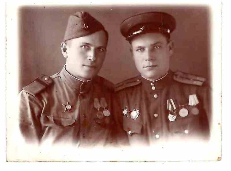 Фото чёрно-белое «Махонин Григорий Стефанович со своим боевым другом»