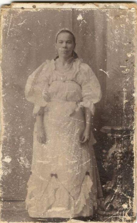 Фото чёрно-белое. Немчинова (Гусева) Ирина Фокична (1886 г.р.)
г. Кола, начало ХХ в.