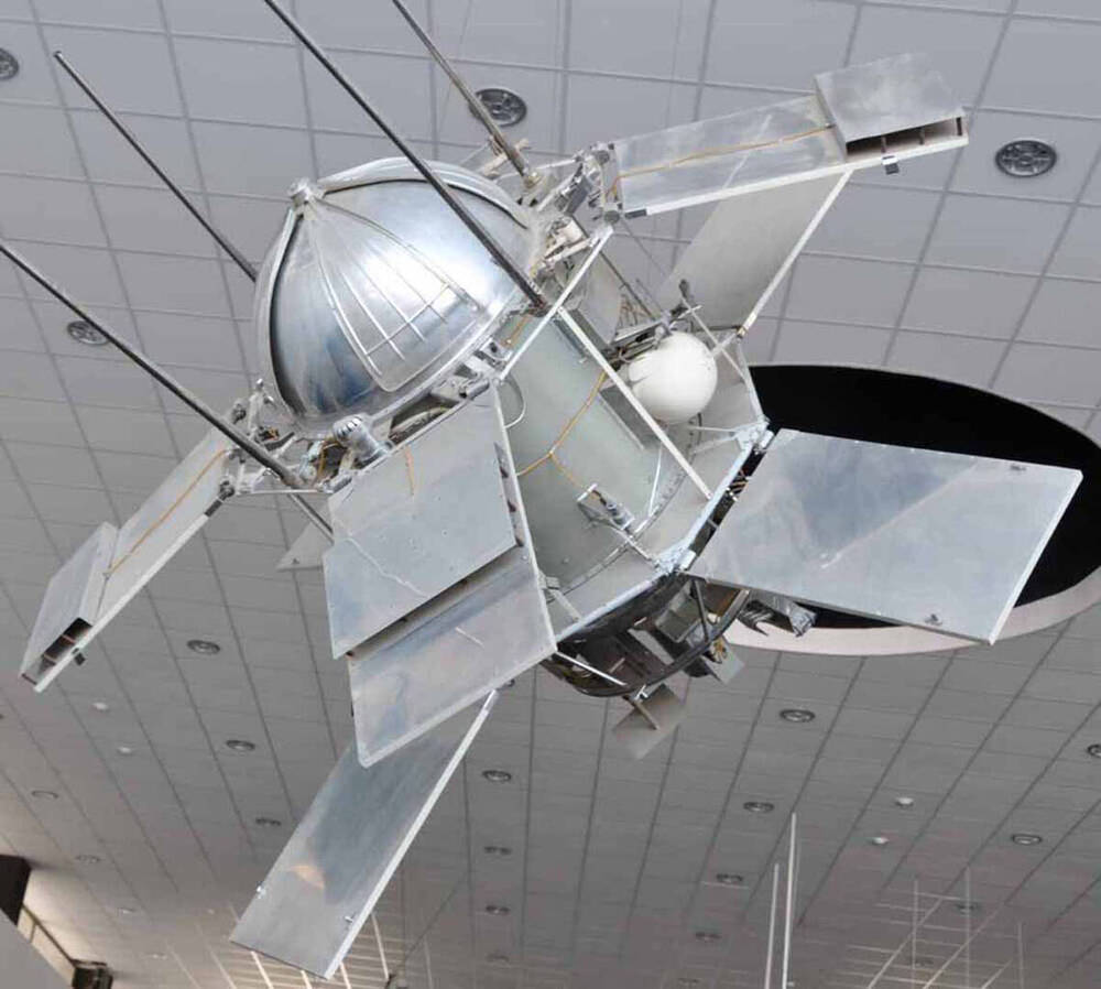 Искусственный спутник Земли Космос-166, (копия).