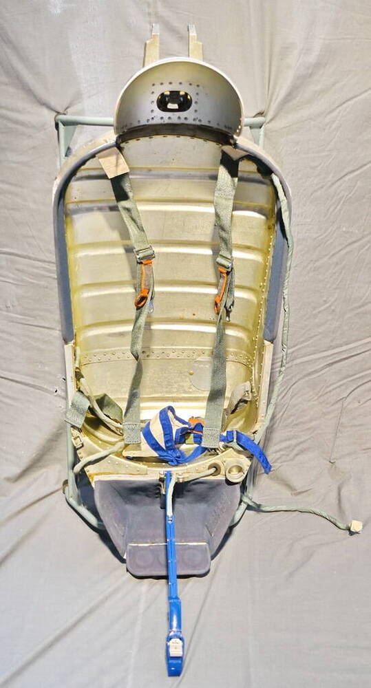 Каркас амортизационного кресла космонавта космического корабля Союз.