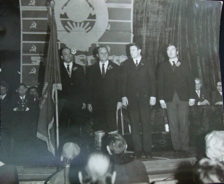 Фото. Вручение знамени Горбунов Г. А. и другие. 1963-1969 гг.