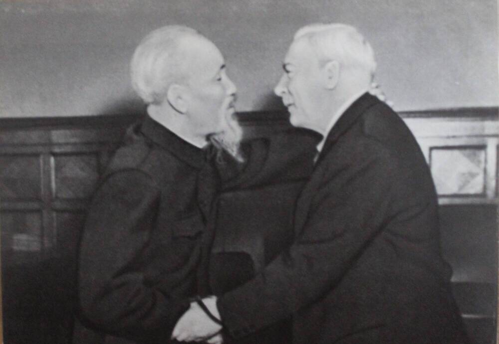 Фотооткрытка. К.Е. Ворошилов и Хо Ши Мин. Москва, 1957 год.