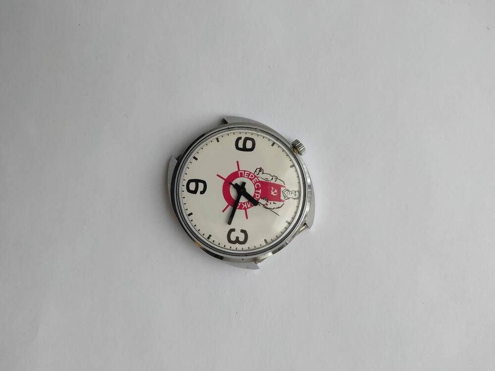 Часы наручные с изображением мужчины за штурвалом