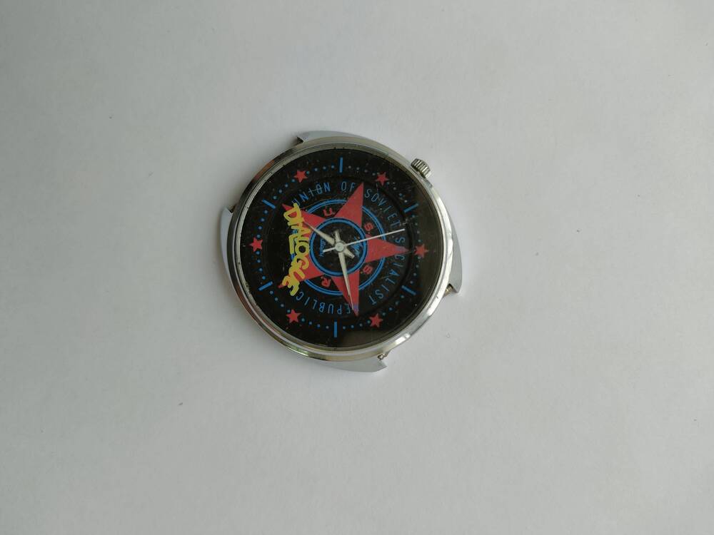 Часы наручные «Луч» с черным циферблатом и красной звездой