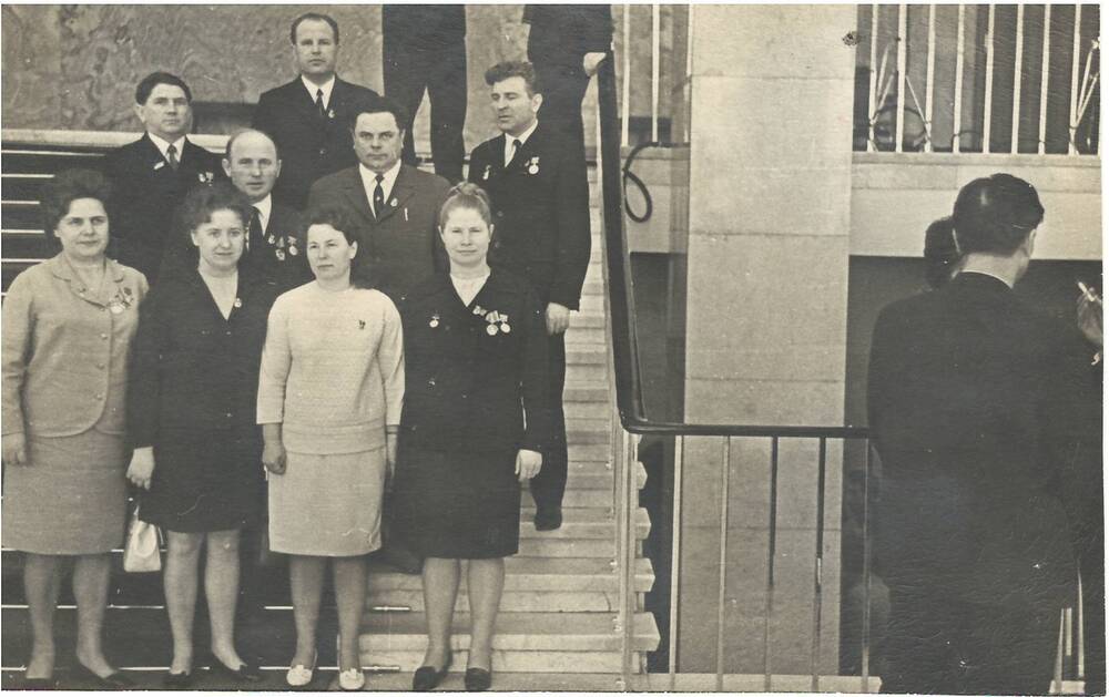 Фото Челомбиткиной В.К с делегатами во дворце съездов