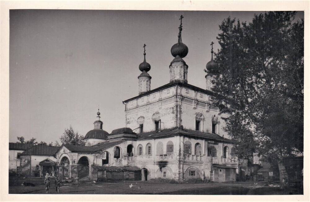 Фотография: Троицкий собор с юго-запада. Белопесоцкий монастырь.