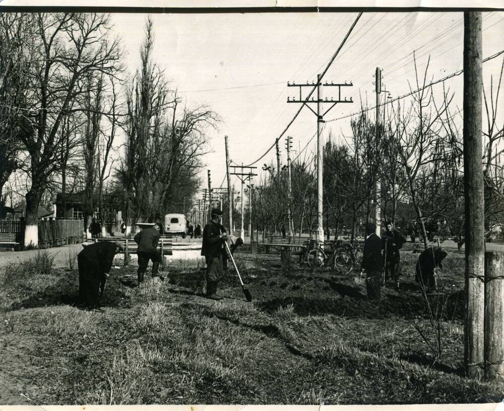 Фотография. Воскресник на улице п. Горячий Ключ