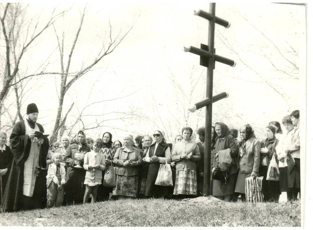 Фотография. Установление креста в Боровлянке.