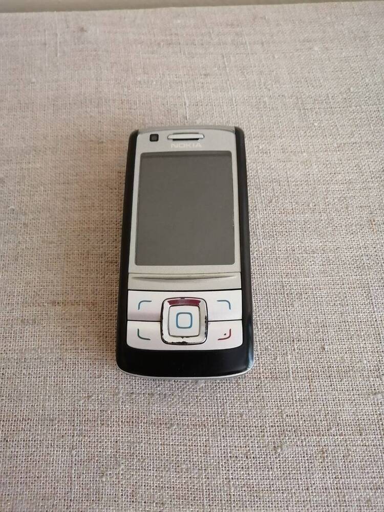 Телефон Nokia 6280 с зарядным устройством и наушниками в коробке