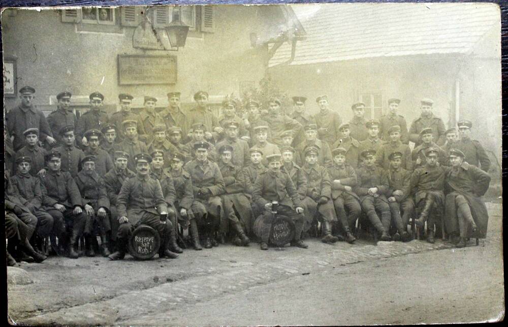 Почтовая фотооткрытка ч/б 14,7х8,5 см с изображением большого количества солдат в немецкой военной форме, времен 1-й мировой войны.