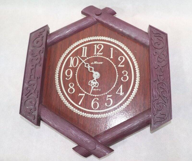 Часы настенные «Маяк». Из частной коллекции часов ХХ века Портнягина А.Н.