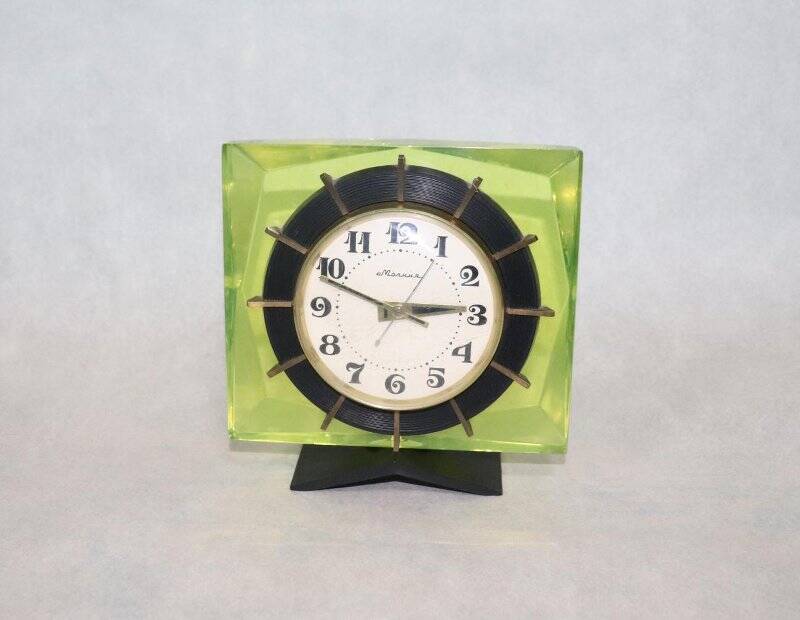 Часы настольные «Молния». Из частной коллекции часов ХХ века Портнягина А.Н.