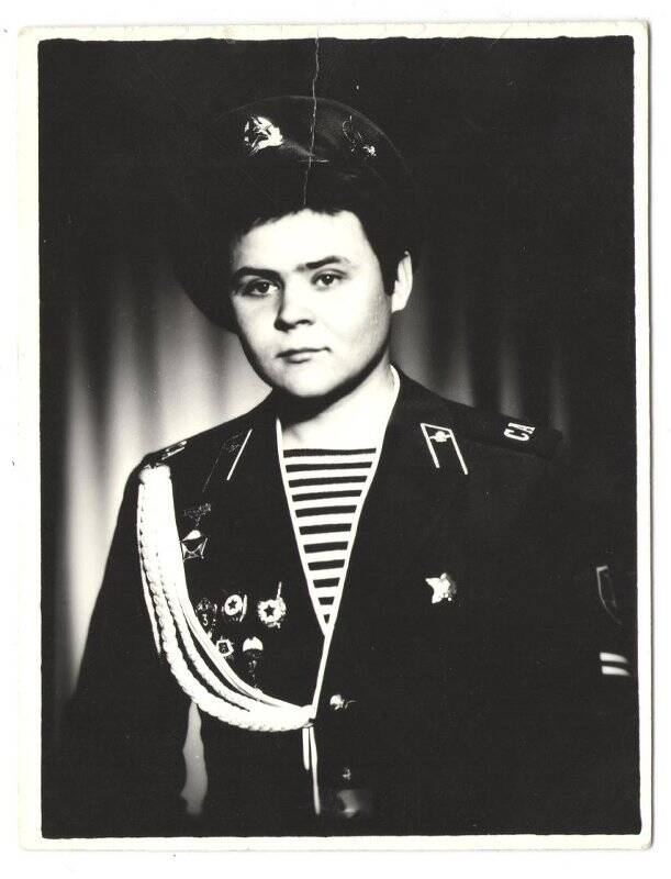 Фотография: Военнослужащий в форме рядового ВДВ СССР.