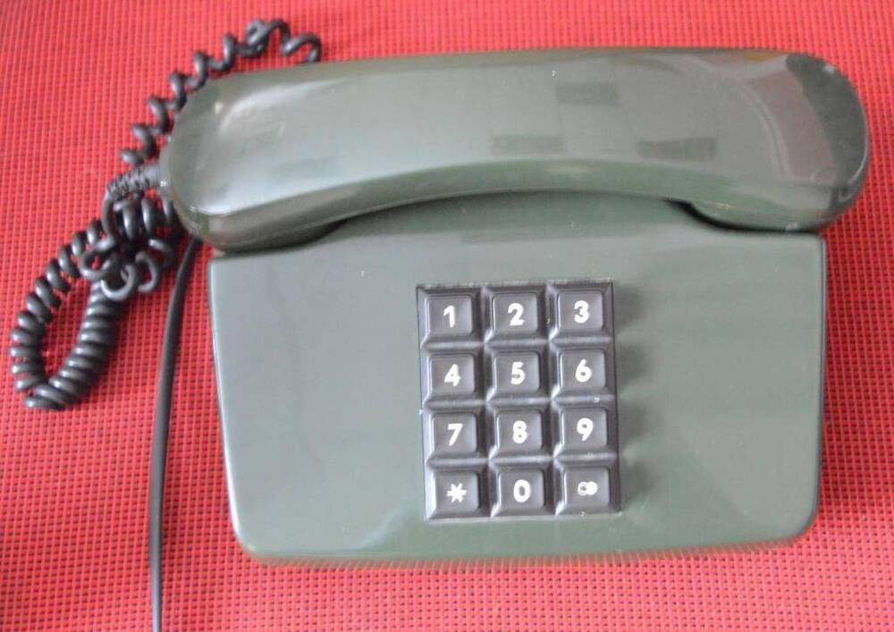 Телефонный аппарат с кнопками для набора номера. К