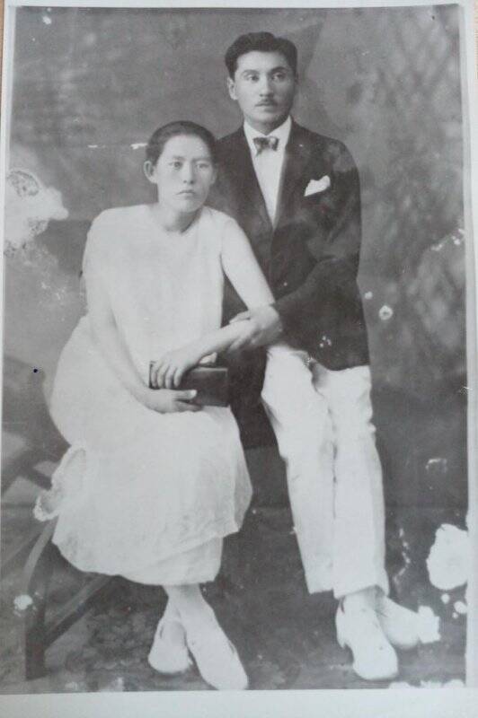 Фотография (переснимок). Василий и Анна (Павлова) Новгородовы. г.Харбин, 19 августа 1925 год.