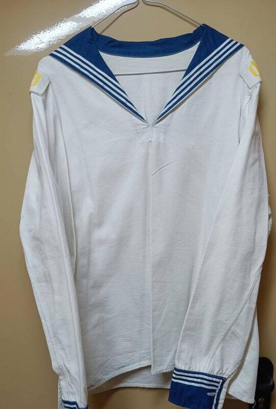 Форменная рубаха белая летняя с гюйсом рядового состава ВМФ СССР.