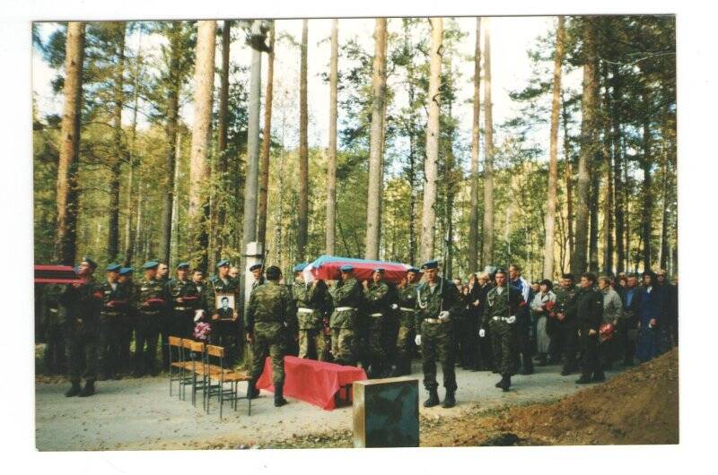 Фотография: Похороны подполковника Вафина Р.Ш., погибшего в автокатастрофе в Чечне