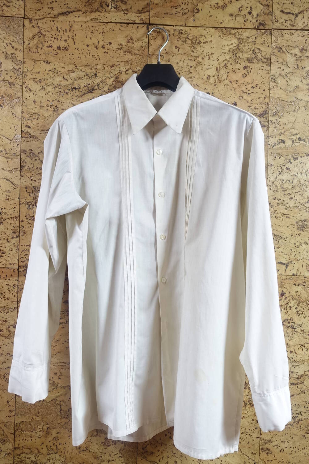Рубашка белая, хлопчатобумажная ткань, размер 50. Принадлежала В.А. Чивилихину.