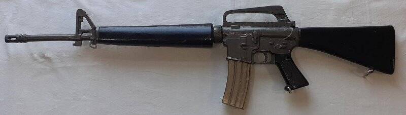 Макет американской винтовки М-16.