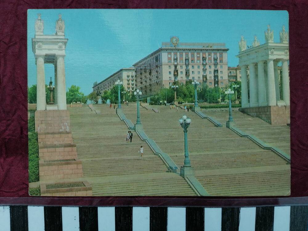 Почтовая фотооткрытка Лестница на центральной набережной город Волгоград