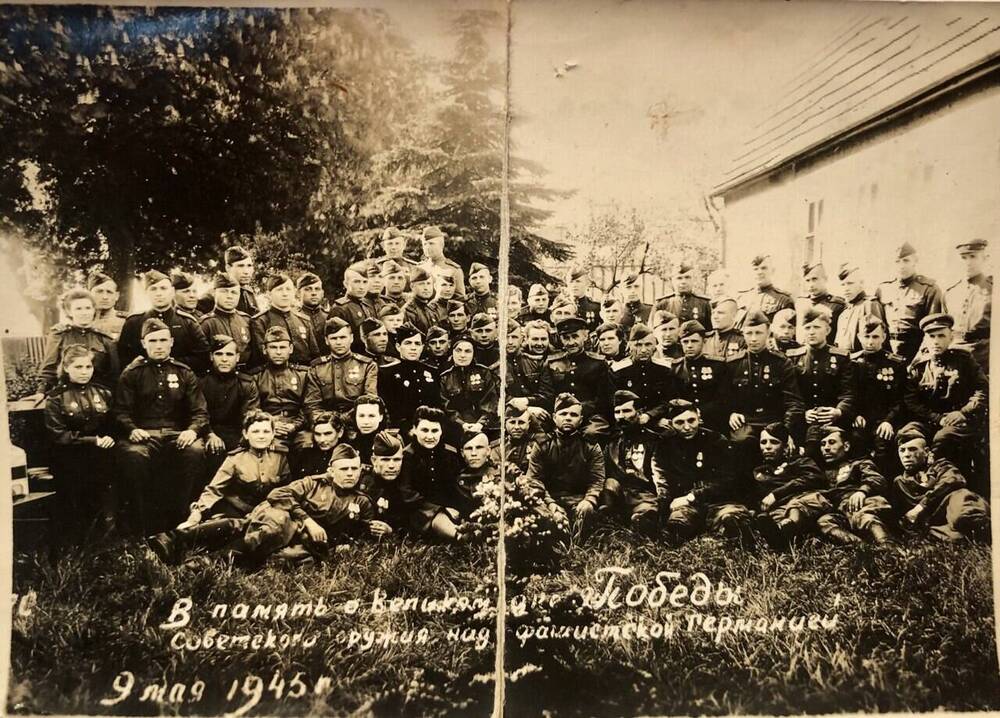 Фотография группы воинов 112-й отдельной роты связи, в 3-м ряду 12-й слева Баранов Сергей Павлович