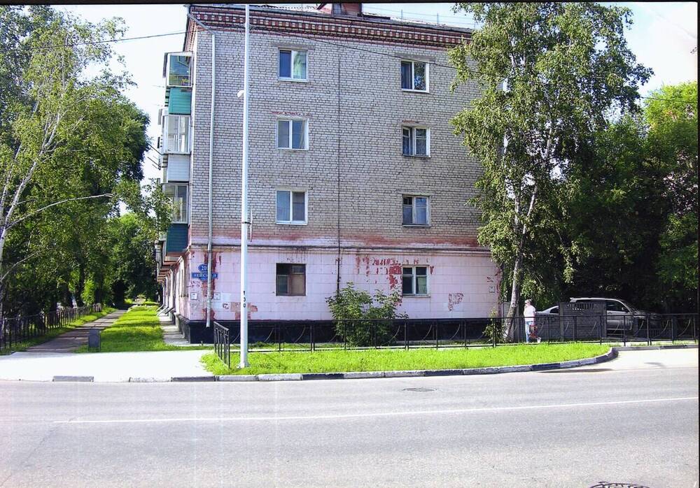 Фото видовое. Фасад многоквартирного жилого дома по ул. Зейская, 210, на котором планировалась установка  мемориальной доски  Гутниковой Н.В. 