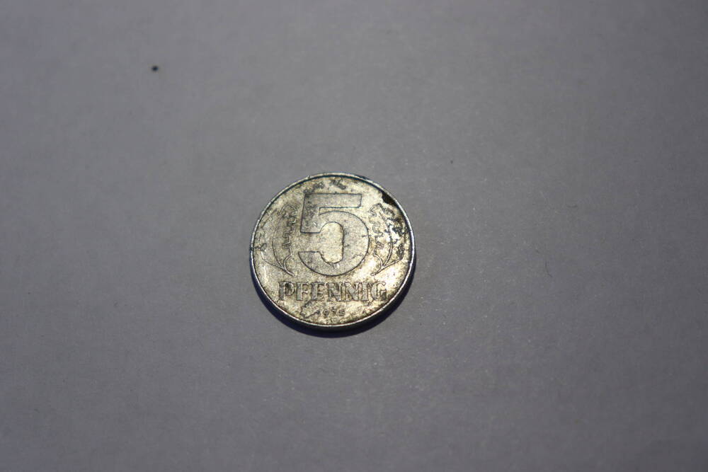 Монета ГДР достоинством 5 пфеннигов