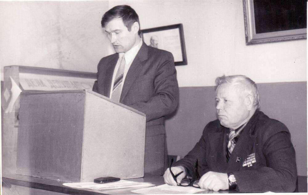 Выступление на трибуне Середы А.Н., снимок 1980-х гг.