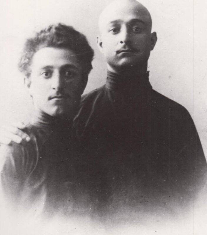 Фотография. Г.К.Орджоникидзе с братом в Тифлис , 1906г.