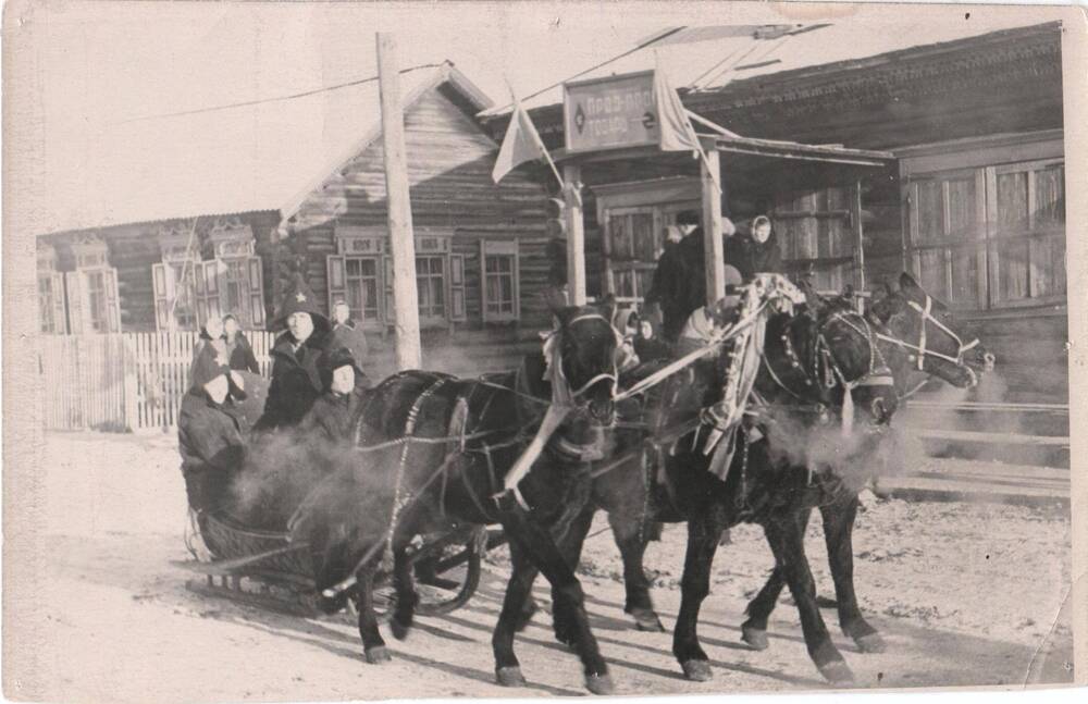 Фото. Ноябрьская демонстрация, тачанка. с. Проспихино, 07.11.1967г.