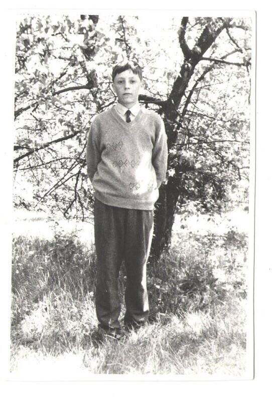 Фотография: Ищенко Олег, 15 лет, 25 мая 1994 г., последний звонок в школе, д. Ленино, Тавдинский р-он