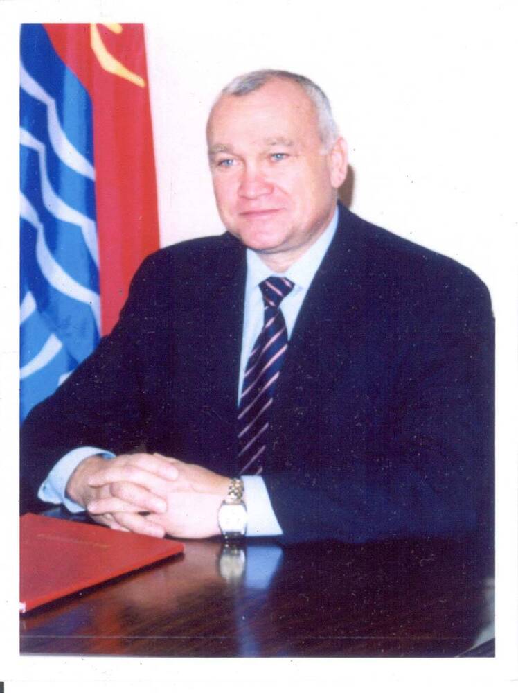 Фотография портретная цветная, матовая. Карпенко Николай Борисович, мэр города Магадана (1993 - 2004 г. г.) - Магадан