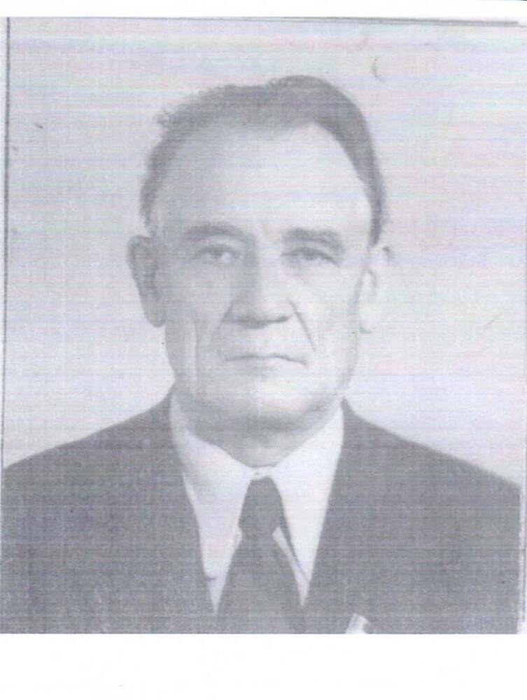 Фотография портретная в черно-белом цвете, матовая. Кусанин Николай Петрович, первый председатель Магаданского горисполкома (1947 - 1951 г. г.,  1960 - 1961 г. г.) - Магадан