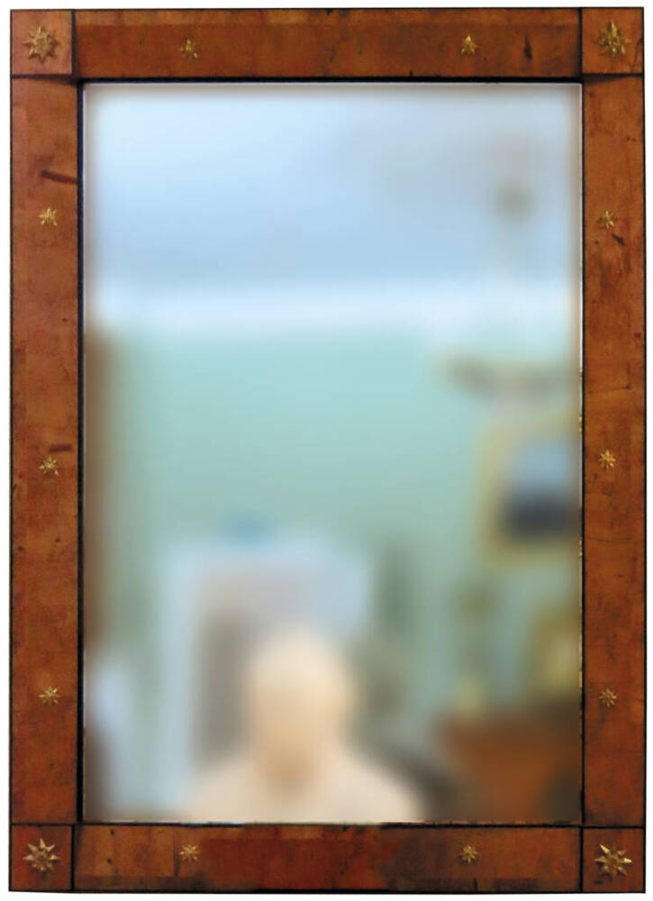 Зеркало настенное в раме, фанерованной тополем.