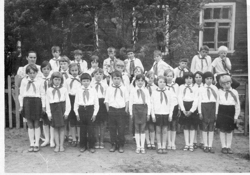 фотография учащихся 3 класса Вашкинской школы.