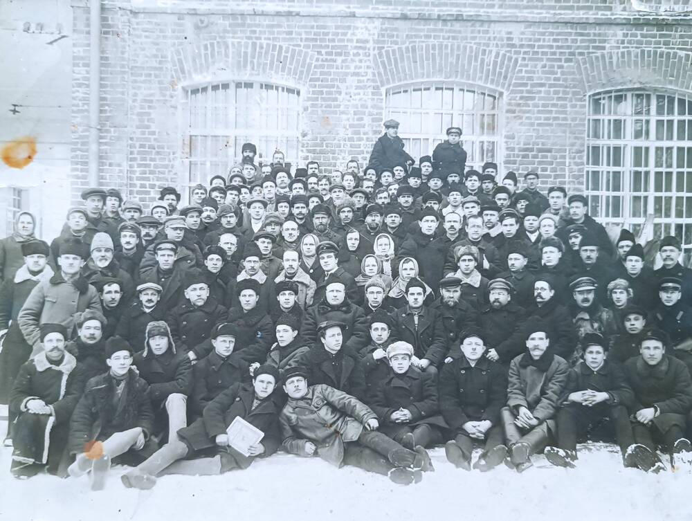 Фотография из альбома Из истории фабрики и Камешкова. Актив фабрики имени Свердлова. 1926 -1927 гг.