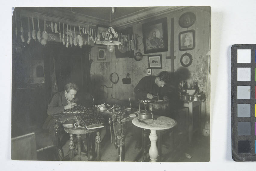 Георгий и Александр Макисимовы у себя дома 