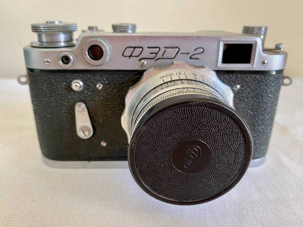 Пленочный фотоаппарат «ФЭД-2»