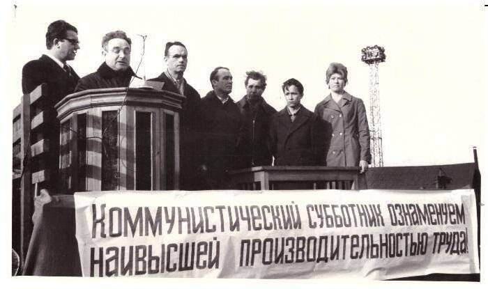Фотография. Лившиц Б.С. выступает на митинге, посвящённом коммунистическому субботнику. СССР, г. Хабаровск, 1975 г.