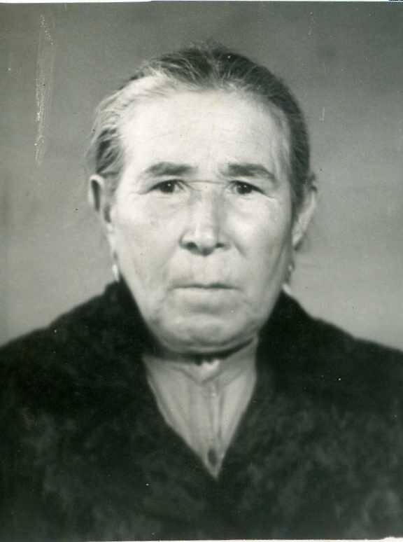 Фотография. Орлова Елизавета Андреевна ( 1916 г.р.) - первая женщина - трактористка села Кошки-Новотимбаево.