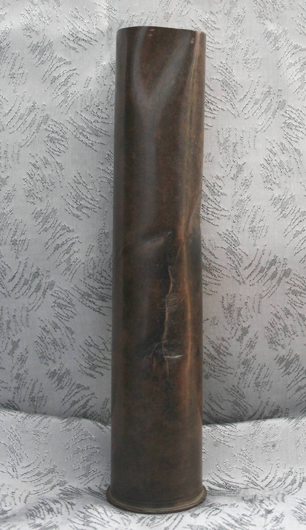 Гильза от 45 миллиметрового противотанкового орудия с надписью «Великая Отечественная война 1941-1945 г.г.».