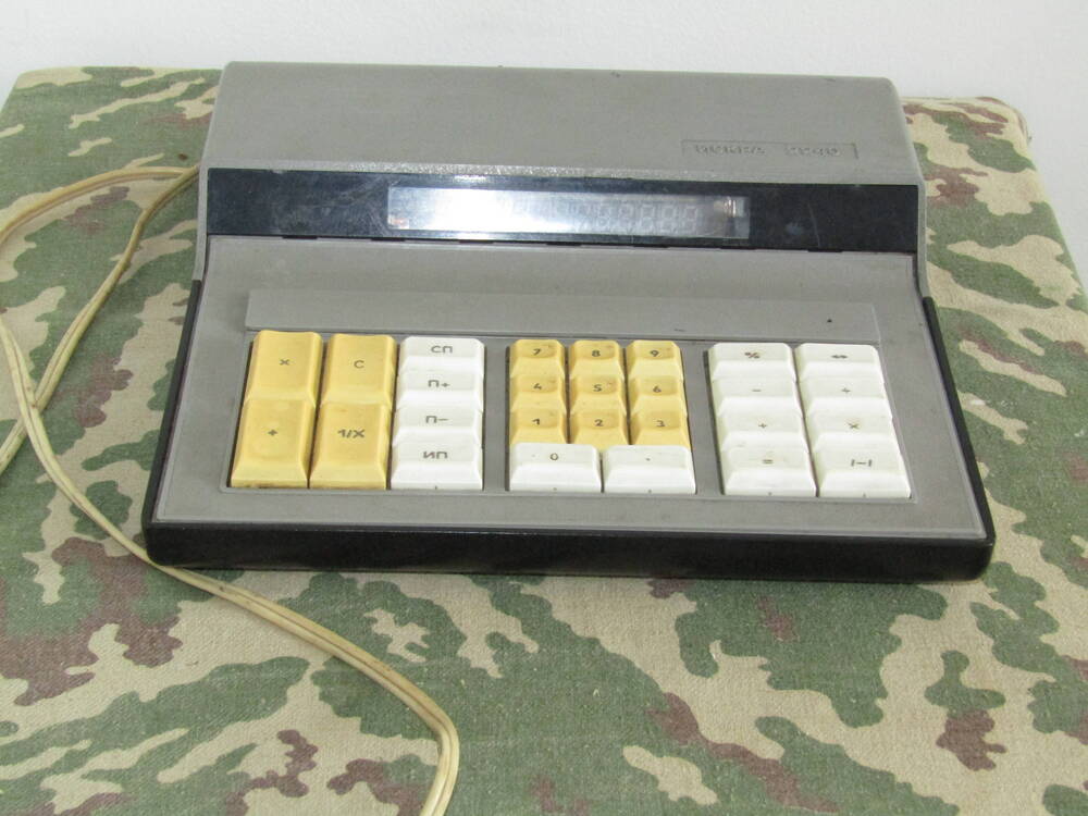 Машина вычислительная электронная клавишная «Искра – 2240».