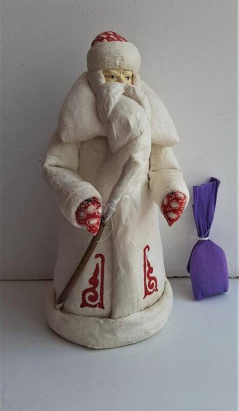 Дед Мороз из ваты, Калининское ПО художественных изделий и игрушек. 1970-е гг. Высота 31 см.