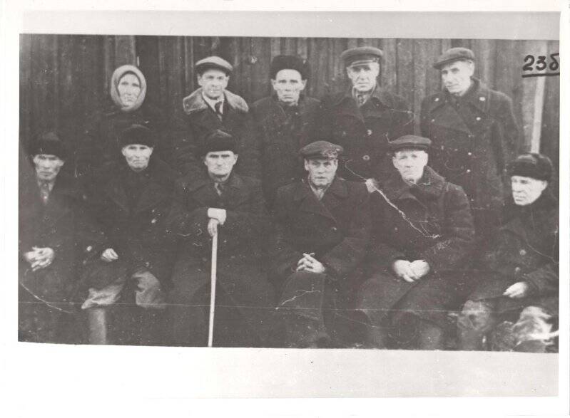 Фото ч/б. Ветераны Гражданской войны и революции в Чусовом.